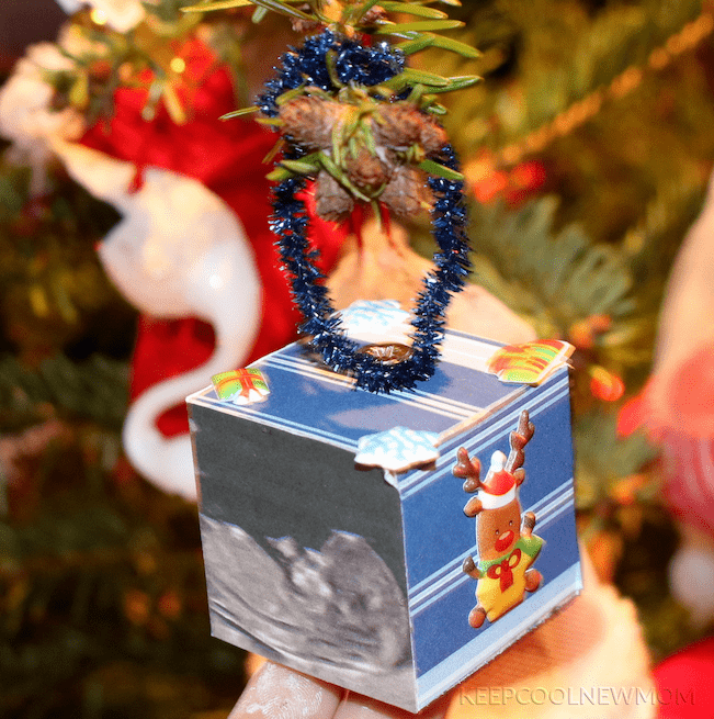 Annoncer sa grossesse à Noël avec un cube en bois