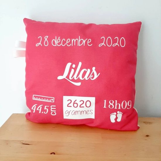Coussin de naissance personnalisé - Créatrice ETSY : LatelierdeLilou