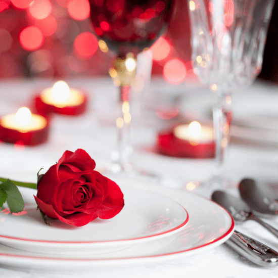 Cadeau de Saint-Valentin pour femme enceinte : un dîner romantique
