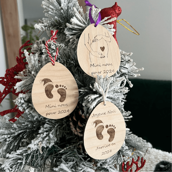 Annoncer sa grossesse à Noël avec un ornement - Créatrice Etsy : Revedesbois
