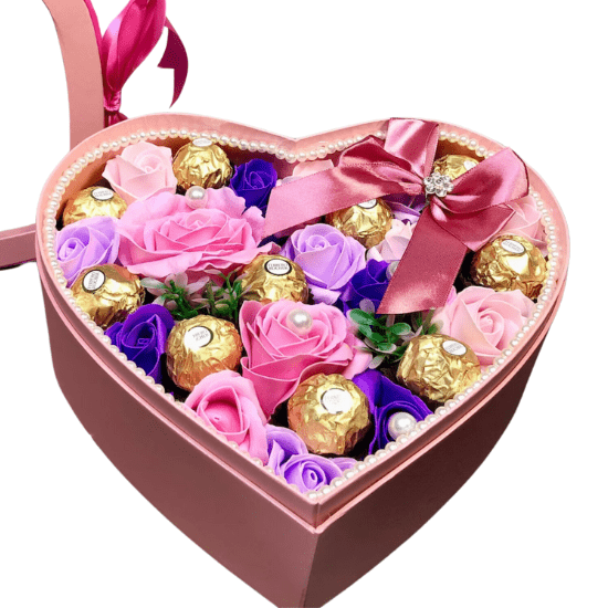 Boîte de luxe roses de savon parfumées en forme cœur & Ferrero Rocher - Créatrice Etsy : ANGELandDECO