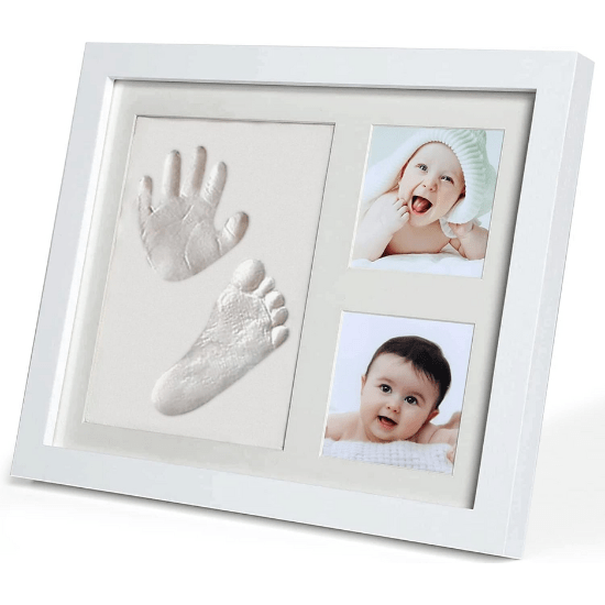 Cadre avec kit empreintes main et pied pour immortaliser la première année de bébé