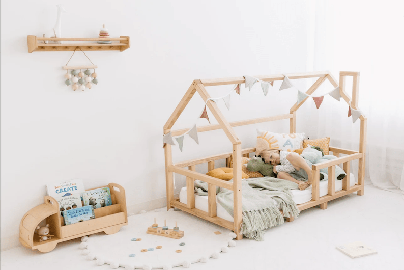 Chambre bébé Montessori - Créatrice Etsy : WoodandRoomUA