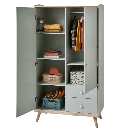 Armoire verte pour aménagement chambre bébé