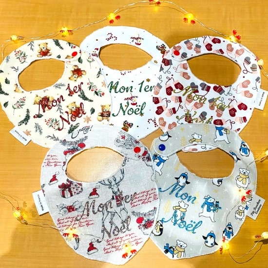 Bavoirs aux motifs Noël - Créatrice ETSY : PtitBouchonCouture