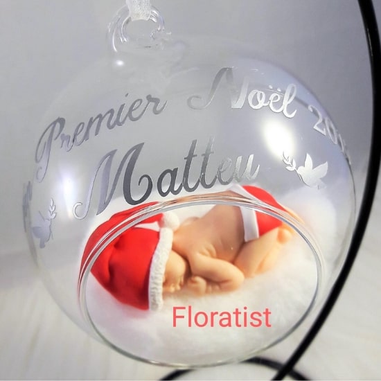 Boule de Noël avec bébé en pâte polymère - Créatrice Etsy : Floratist