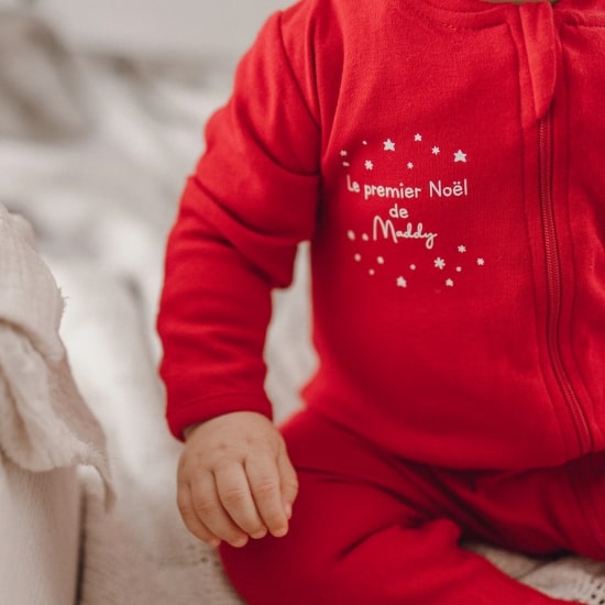 Pyjama bébé personnalisé "Le premier Noël de" - Créatrice Etsy : AtelierRomyShop