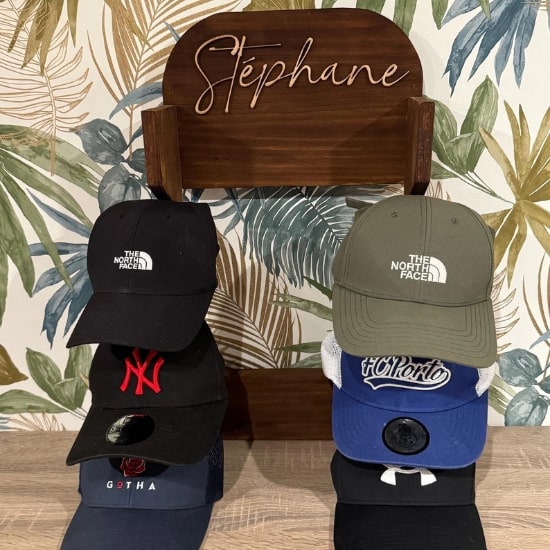 Support de casquette personnalisé - Créatrice Etsy : LatelierdeMars
