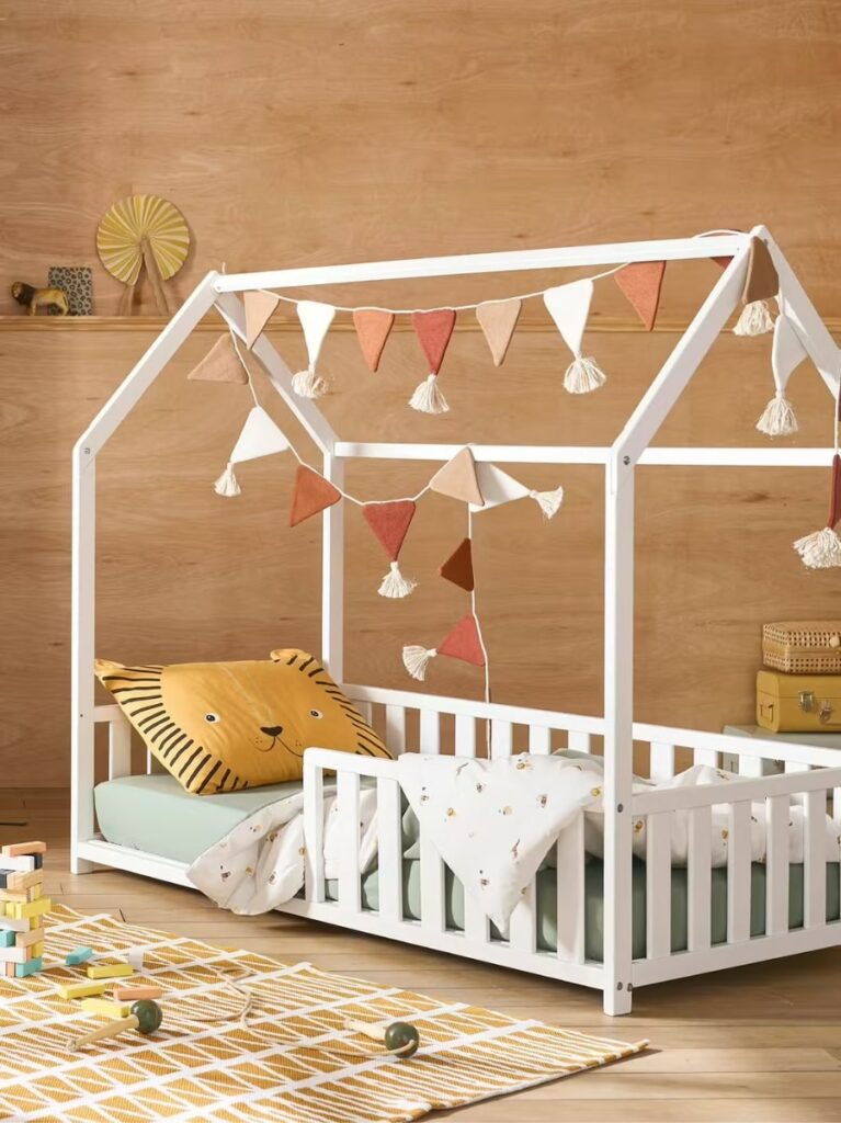 Lit cabane pour chambre enfant maternelle