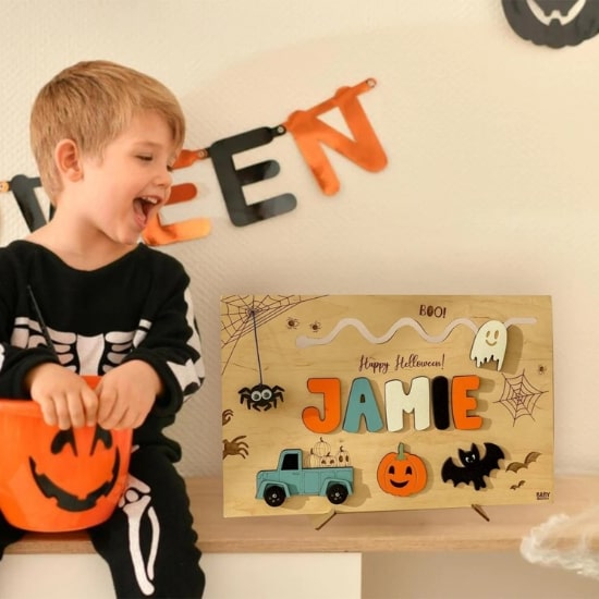 Puzzle en bois prénom Halloween - Créatrice Etsy : BabyWoodsy
