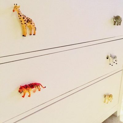 Boutons de poignée de commode enfant avec des animaux sauvages pour mettre en avant une chambre bébé jungle - Créatrice ETSY : LovemeKnotStore